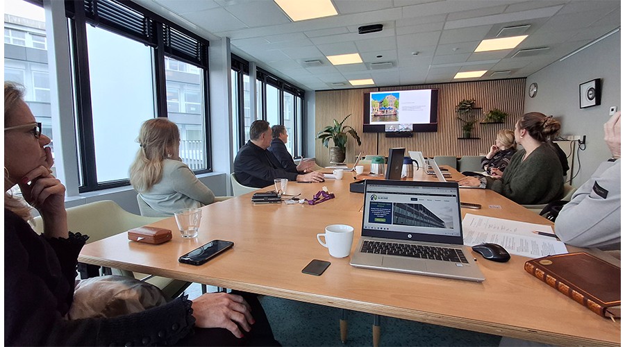 Het bestuur van samen voor Alrijne vergadert over de activiteiten en de fondsenwerving.